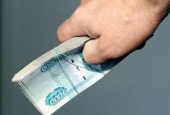 помогите взять кредит с просрочками-пачка рублей в руке
