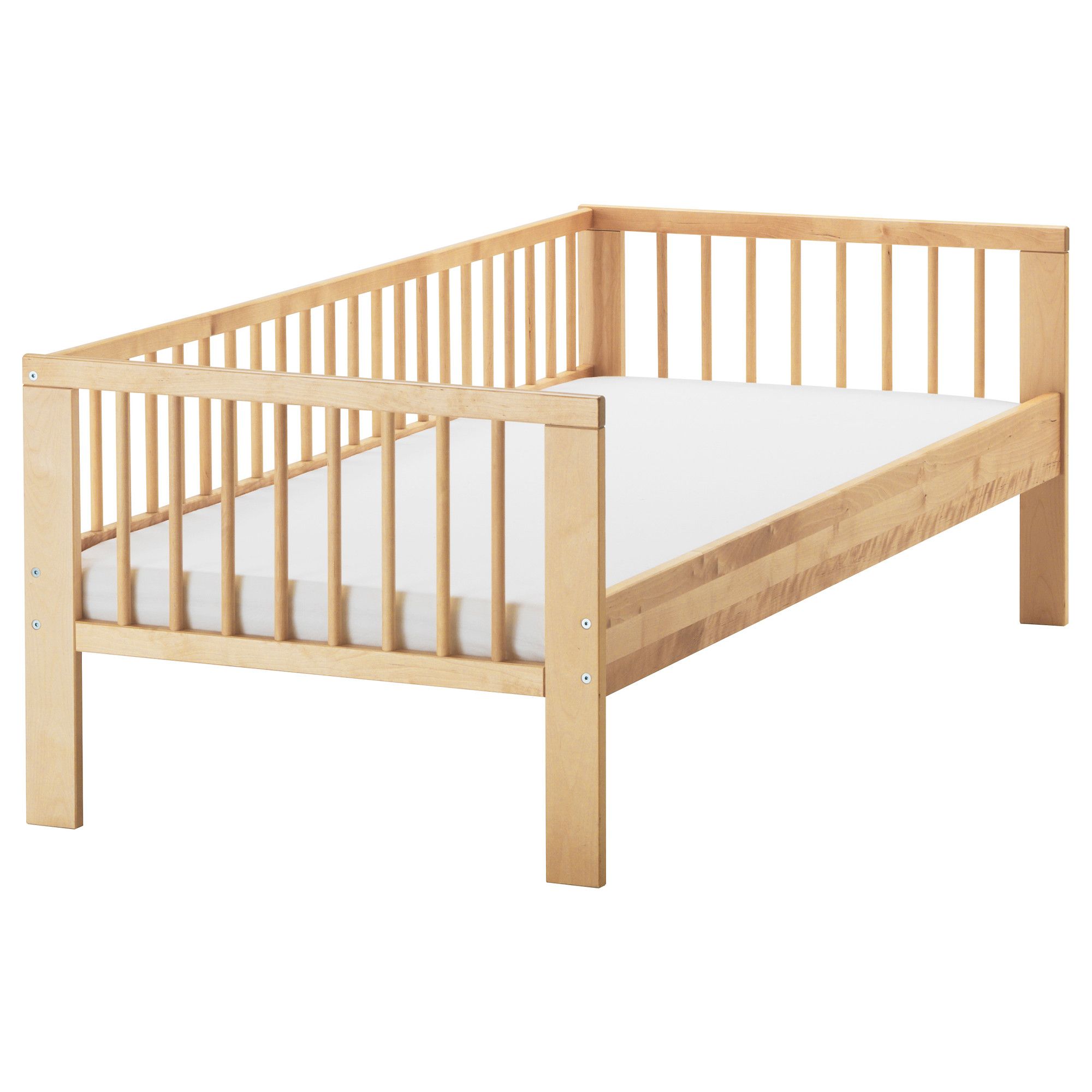 Детская деревянная кровать до 3 лет