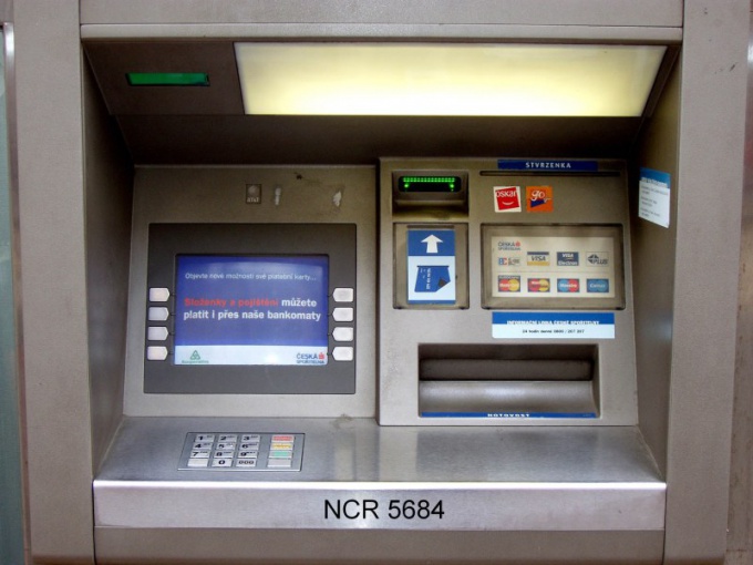 Как снять наличные с банкомата