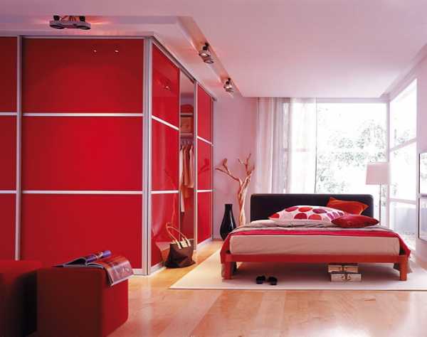 Мебель красного цвета для спальни