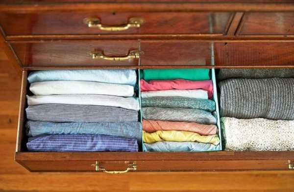 Палка в шкафу на которую вешается одежда