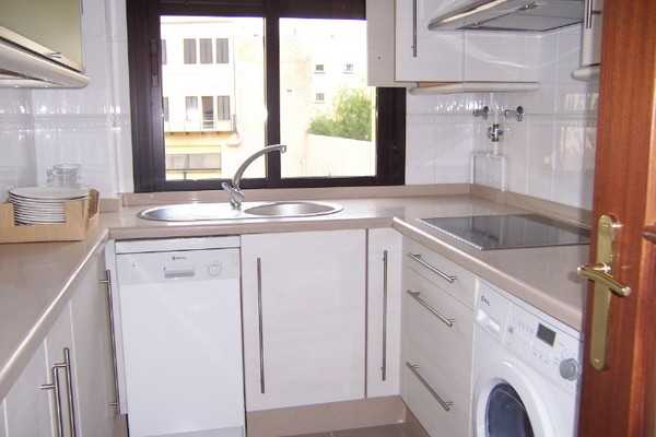 Кухонный гарнитур угловой со стиральной машиной для маленькой кухни