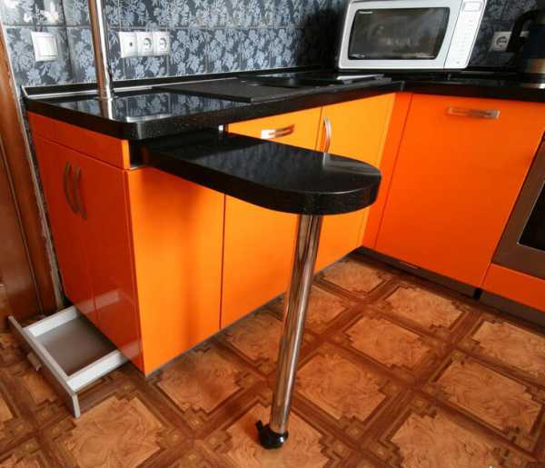 Кухонный стол в виде барной стойки