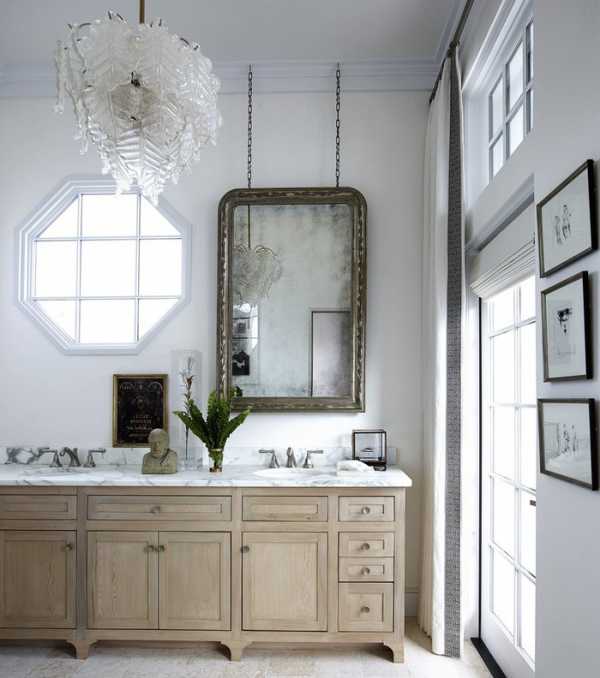 Большое зеркало в ванную с полками